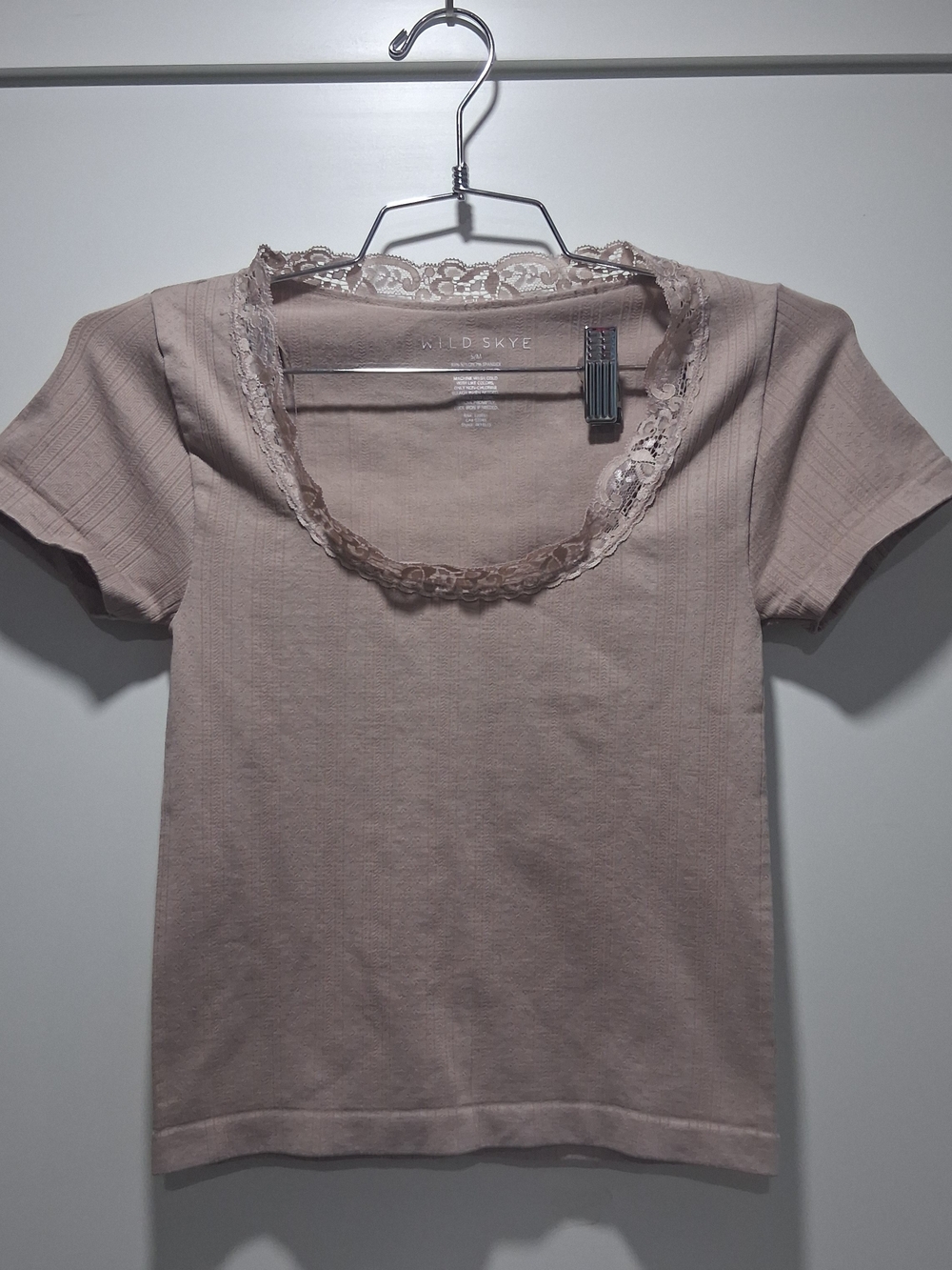 Wild Skye Lace-Trim Scoop Neck Tee in Mauve S - Picture 1 of 5